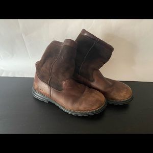 Ugg brown leather boots. Fuzzy fleece inside. Treads are great! Size 9.